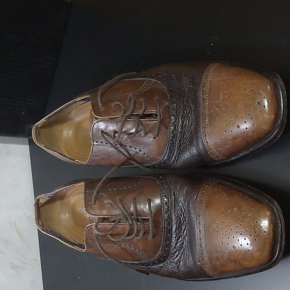 Classic Florsheim Men's brown Leather Wing Tip - Picture 1 of 4